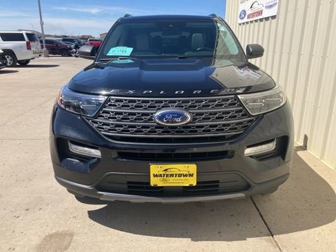 Used 2021 Ford Explorer XLT w/ Equipment Group 202A AWD/4WD image 2