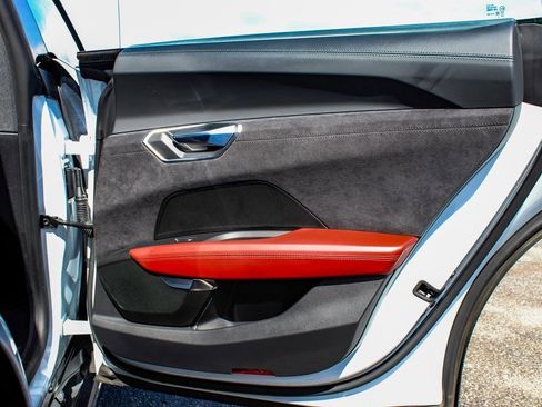 Used 2024 Audi e-tron GT Premium Plus image 12