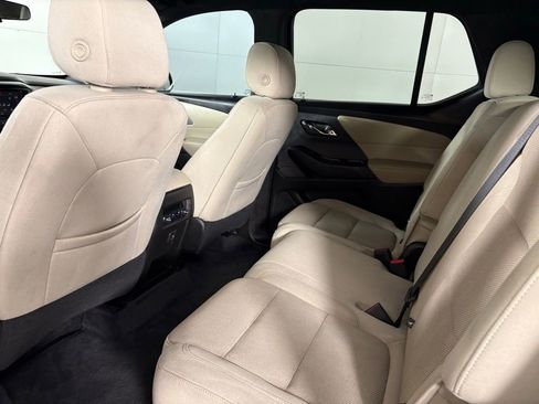 Used 2022 Chevrolet Traverse LS image 35