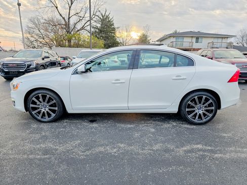 Used 2018 Volvo S60 T5 Inscription image 14