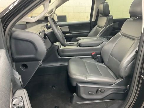 Used 2025 Ford Expedition Active AWD/4WD image 8