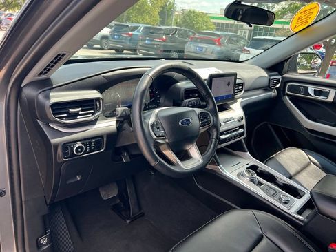 Used 2024 Ford Explorer XLT w/ Equipment Group 202A AWD/4WD image 18