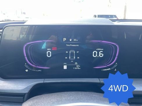 Used 2025 Kia Telluride AWD image 11