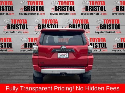 Used 2018 Toyota 4Runner TRD Off-Road AWD/4WD image 4