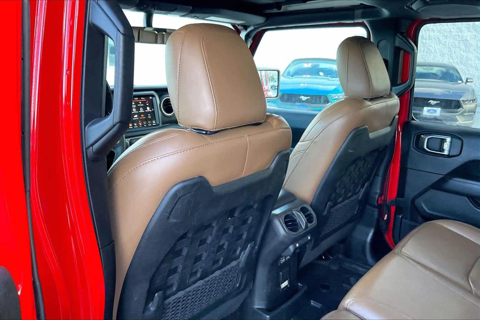 Used 2023 Jeep Wrangler Unlimited Rubicon 4xe AWD/4WD image 12