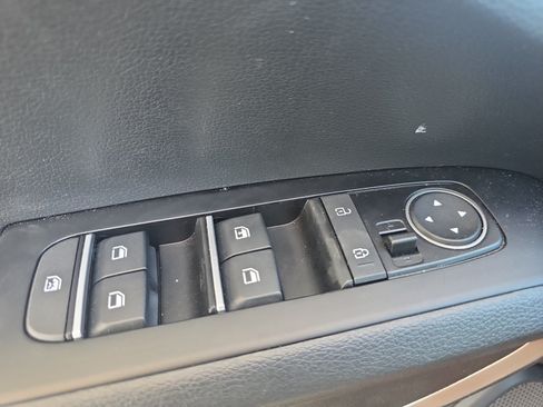 Certified 2025 Kia Soul LX w/ LX Technology Package FWD image 26