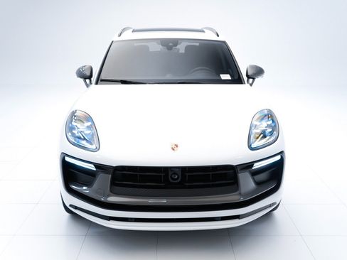 Certified 2023 Porsche Macan Turbo AWD/4WD image 6