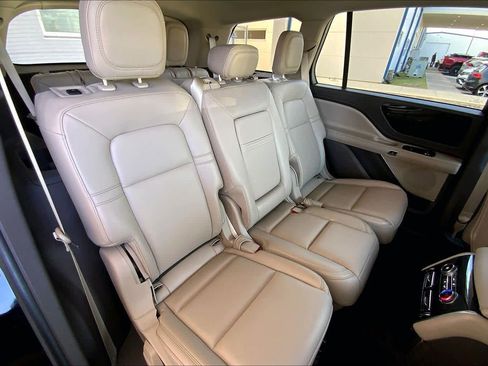 Used 2023 Lincoln Aviator AWD image 19