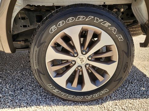 Used 2020 Ford F150 King Ranch w/ Equipment Group 601A Luxury AWD/4WD image 9