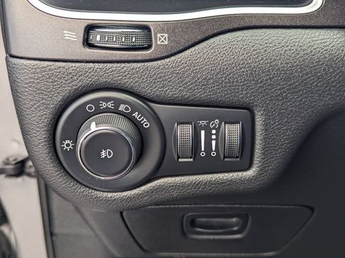 Used 2019 Jeep Cherokee Trailhawk w/ Cold Weather Group AWD/4WD image 24
