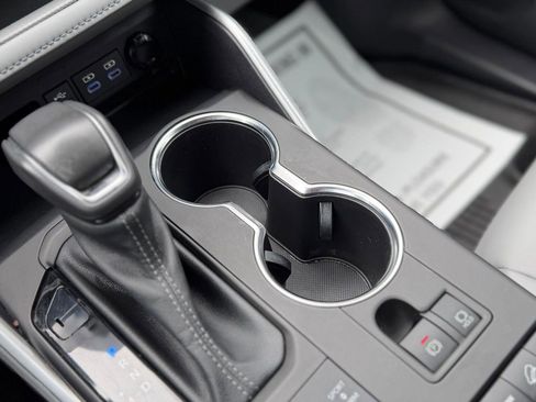 Used 2022 Toyota Highlander XLE image 23