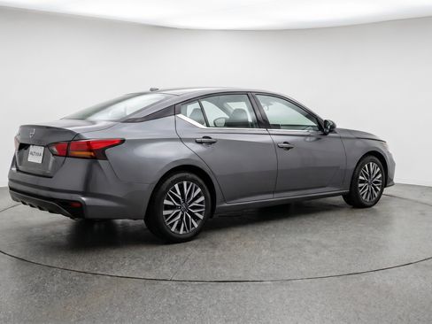Used 2025 Nissan Altima 2.5 SV FWD image 7