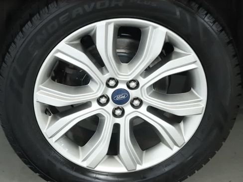 Used 2019 Ford Edge Titanium AWD/4WD image 12
