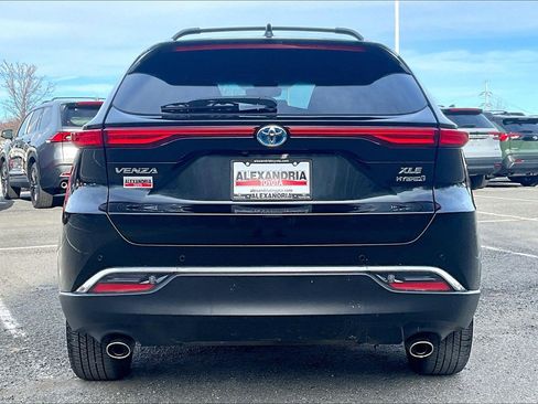 Used 2021 Toyota Venza XLE image 4