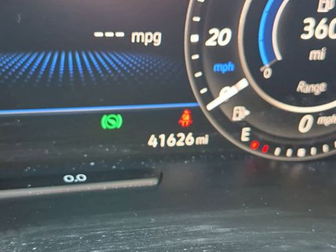 Used 2018 Volkswagen Atlas SEL Premium image 18