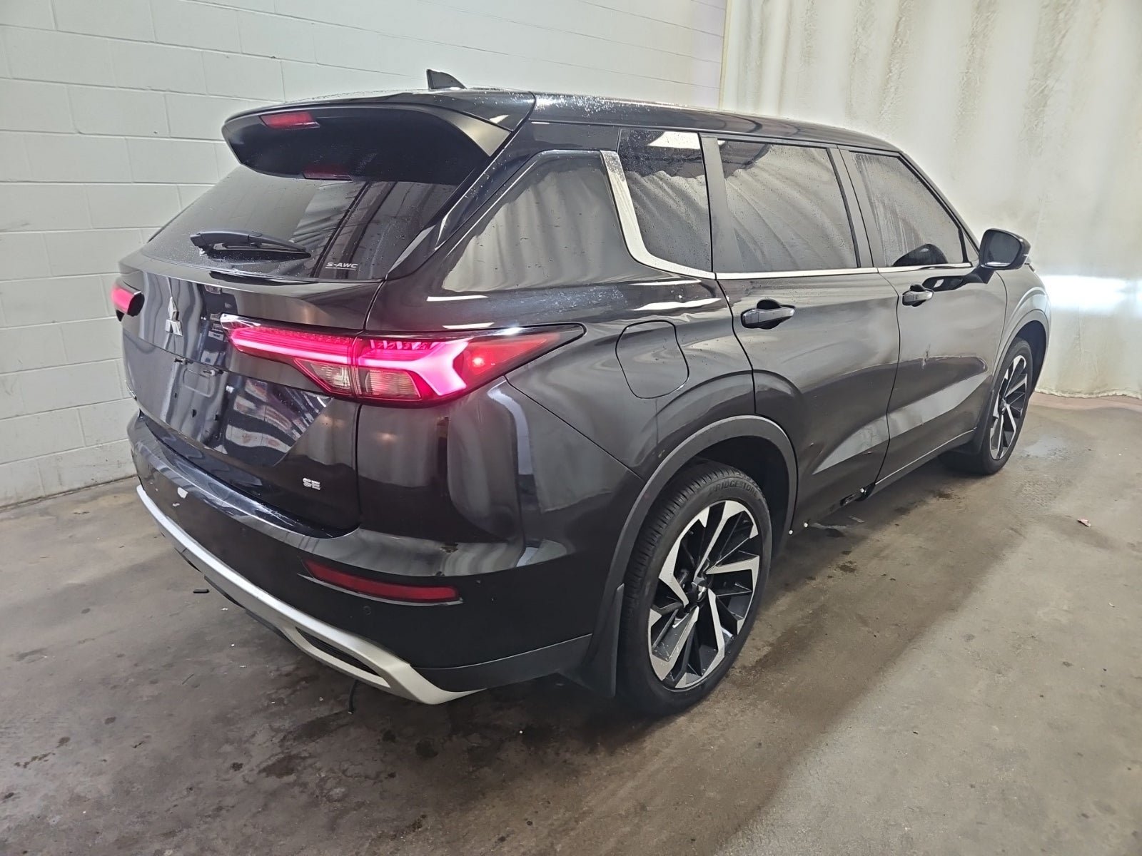 Used 2024 Mitsubishi Outlander SE Black Edition AWD/4WD image 6