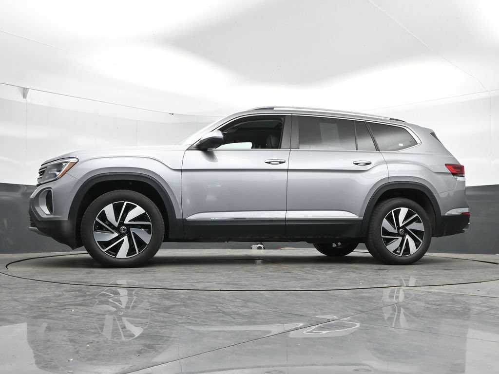 Used 2025 Volkswagen Atlas SEL AWD/4WD image 44
