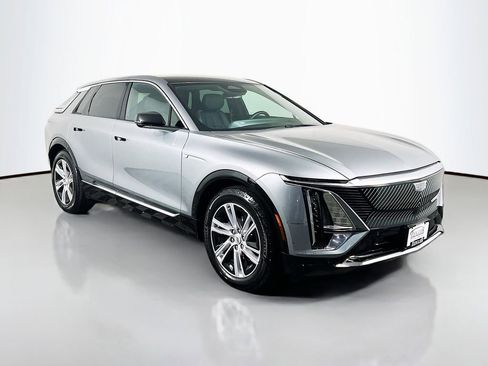 Used 2024 Cadillac Lyriq Tech AWD/4WD image 3
