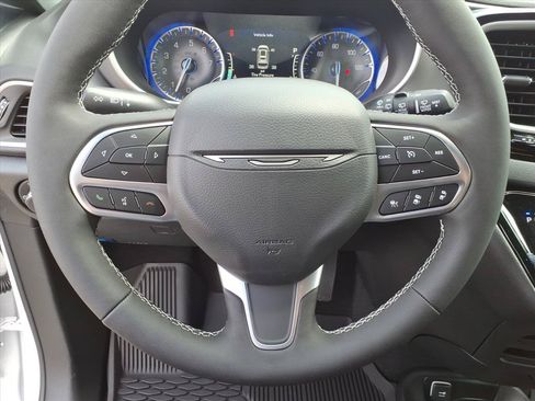 New 2027 Chrysler Pacifica LX FWD image 23