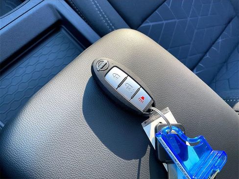 Used 2025 Nissan Frontier SV image 25