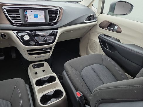 Used 2023 Chrysler Voyager LX FWD image 13