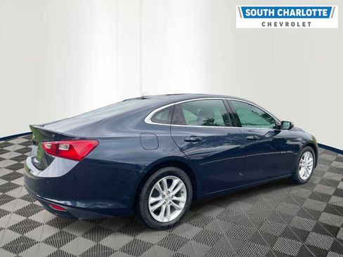 Used 2017 Chevrolet Malibu LT w/ Driver Confidence Package FWD image 4