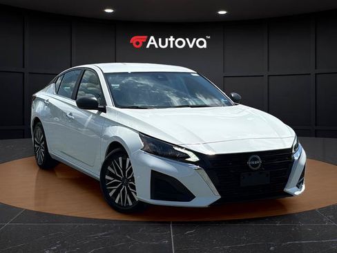 Used 2025 Nissan Altima 2.5 SV FWD image 7