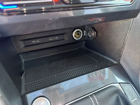 Used 2022 Volkswagen Tiguan SE image 21