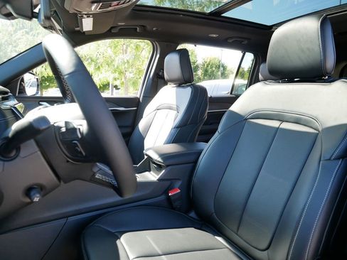 Certified 2025 Jeep Grand Cherokee L Limited w/ Luxury Tech Group II image 37