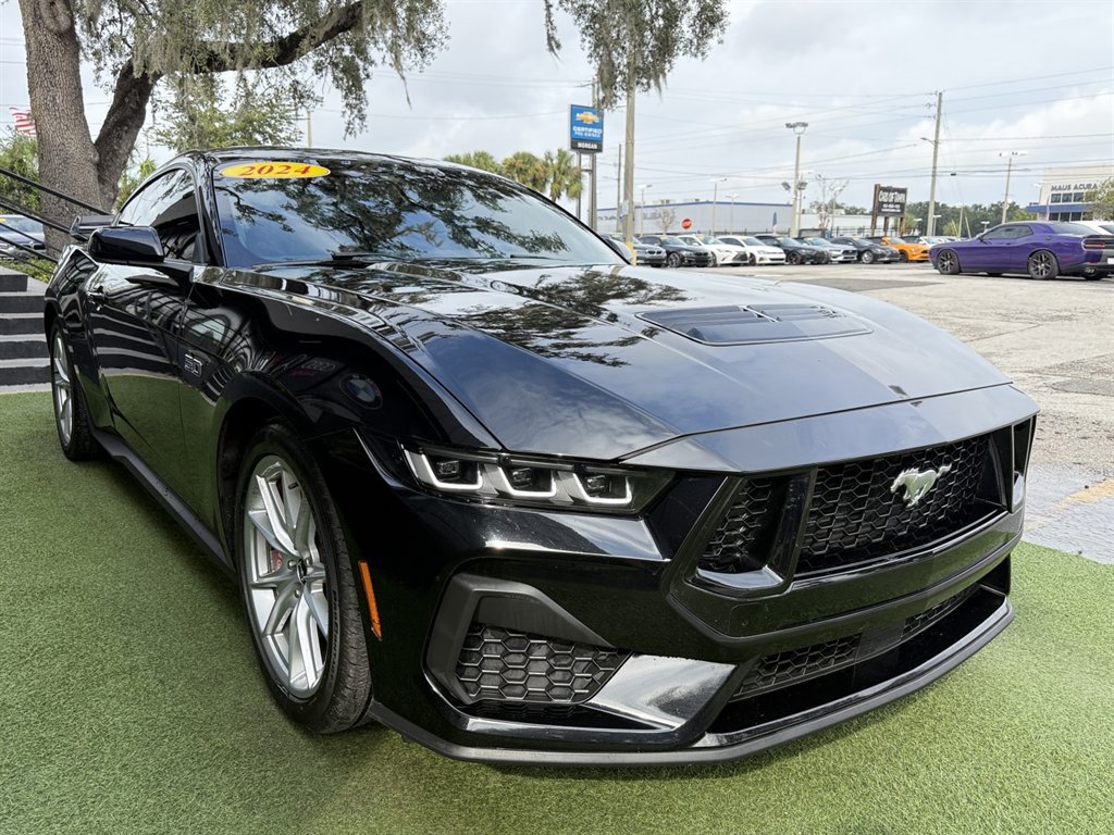 Used 2024 Ford Mustang GT RWD image 3