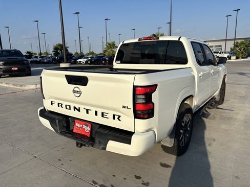 Used 2024 Nissan Frontier SL image 6