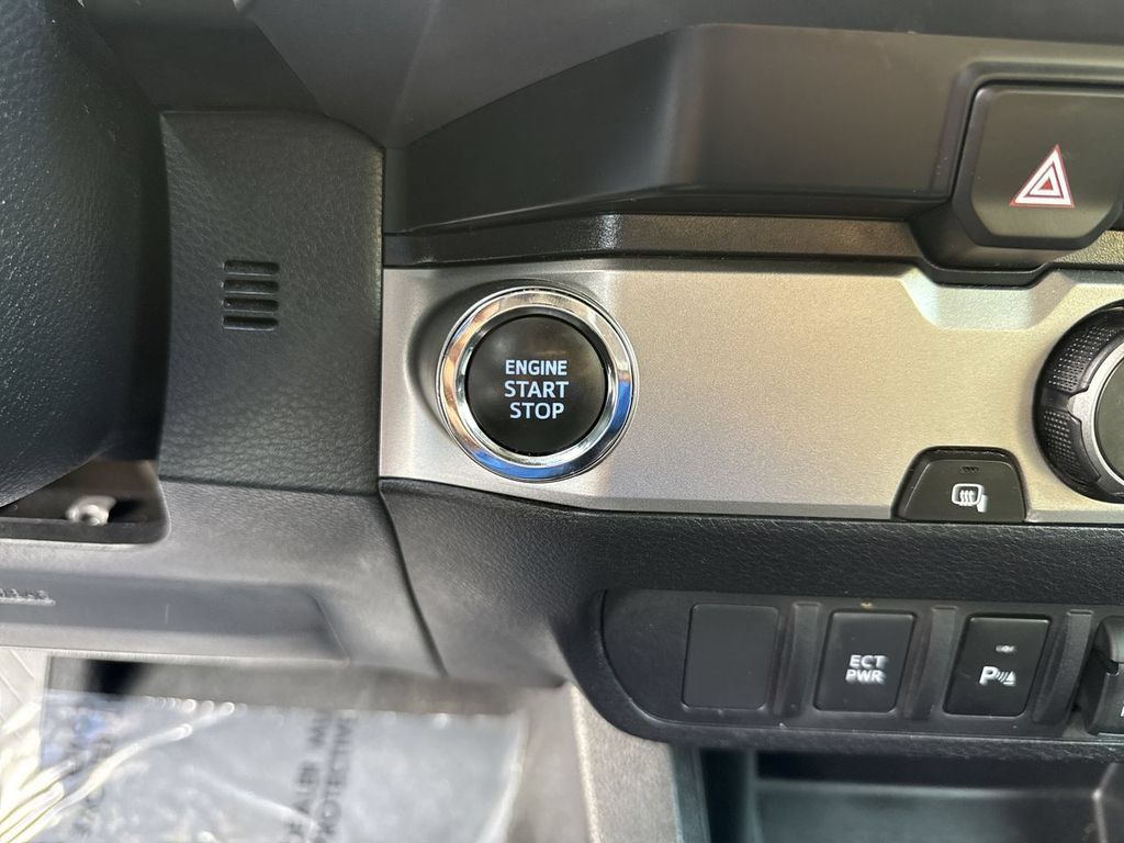 Used 2023 Toyota Tacoma SR5 RWD image 17