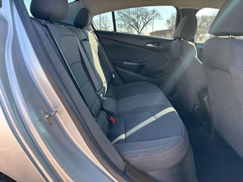 Used 2019 Chevrolet Cruze LT FWD image 9