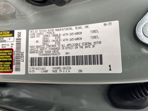 Certified 2025 Toyota Sequoia Platinum image 28