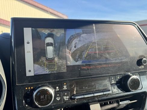 Used 2023 Toyota Highlander Platinum image 4