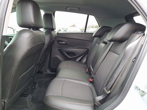 Used 2020 Chevrolet Trax LT w/ LT Convenience Package image 14