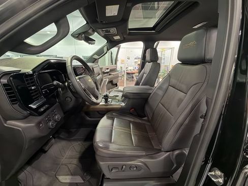 Used 2024 Chevrolet Silverado 1500 High Country w/ Technology Package AWD/4WD image 11