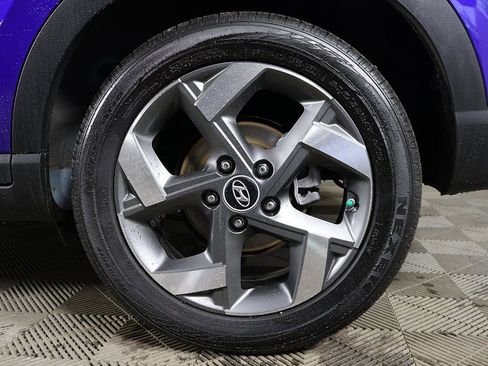 Certified 2025 Hyundai Venue Limited FWD image 17