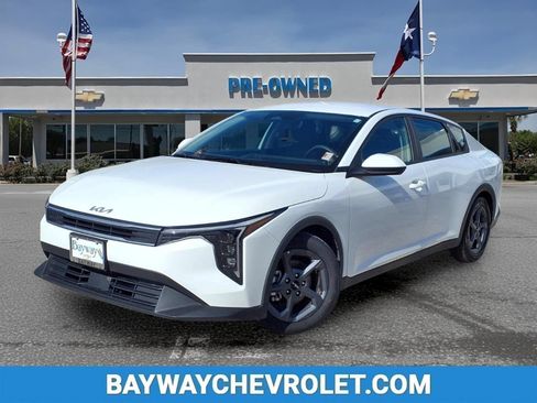 Used 2025 Kia K4 FWD image 1