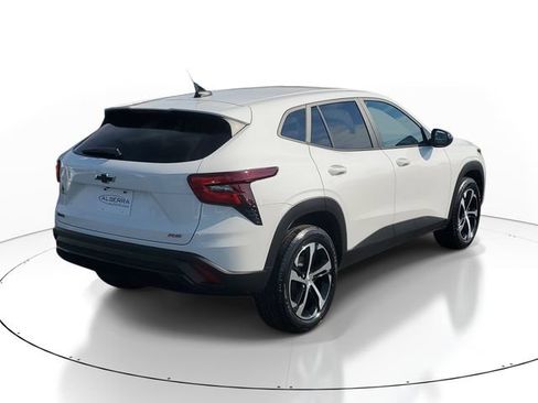 Certified 2025 Chevrolet Trax RS w/ Driver Confidence Package FWD image 4