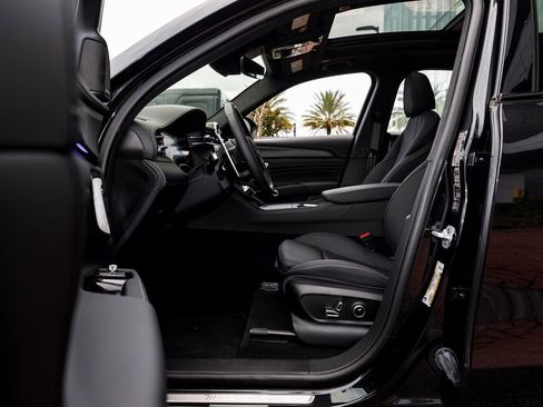 New 2025 Maserati Grecale Modena image 27