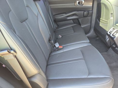 Certified 2022 Kia Sorento S w/ Panoramic Sunroof Package image 19