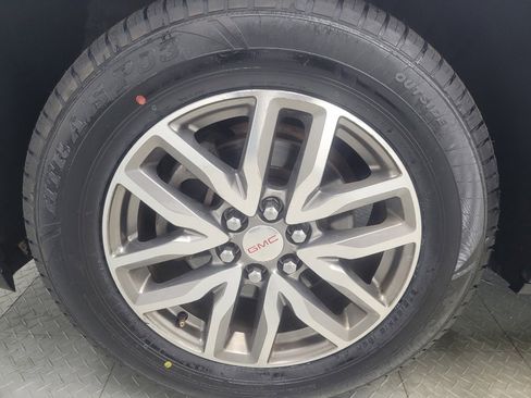 Used 2019 GMC Acadia SLE FWD image 31