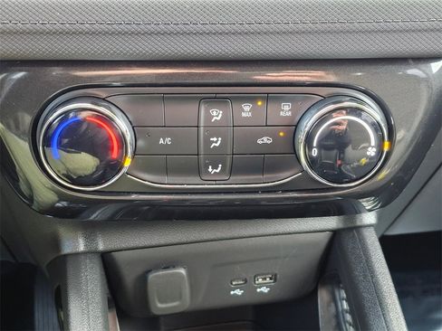 Used 2025 Chevrolet TrailBlazer LT image 29