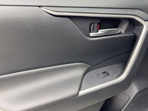 Used 2019 Toyota RAV4 XLE FWD image 39