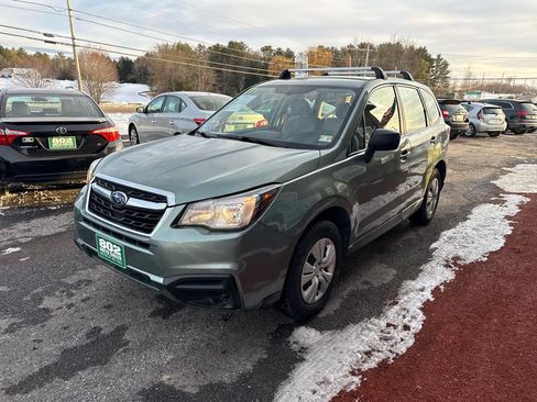 Used 2017 Subaru Forester 2.5i image 3