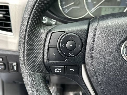 Used 2015 Toyota Corolla LE FWD image 17