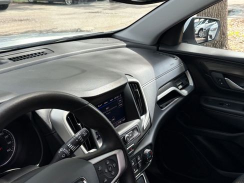 Used 2024 GMC Terrain SLE FWD image 34