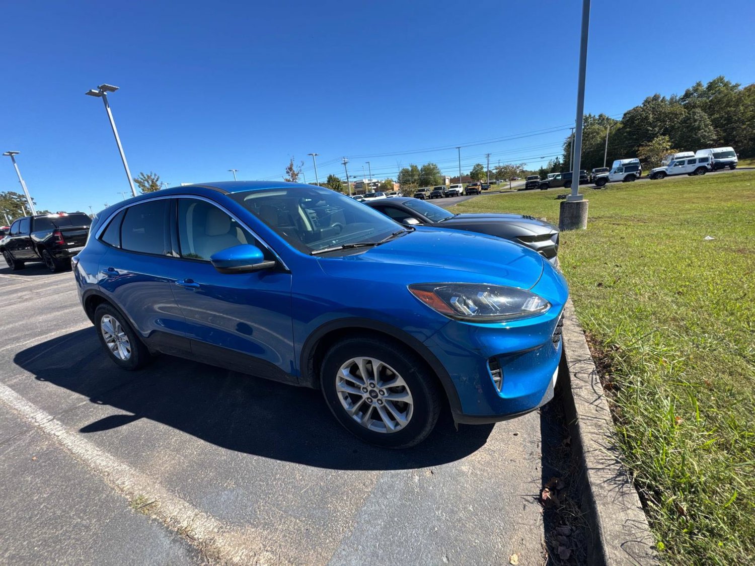 Used 2020 Ford Escape SE FWD image 6