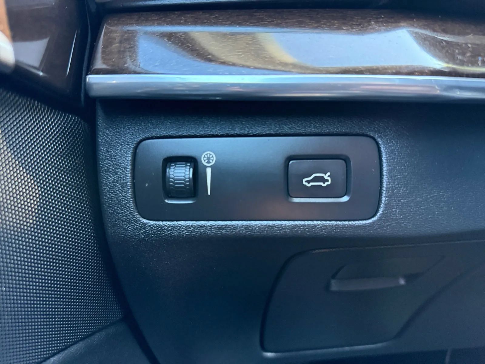 Used 2019 Volvo XC90 T5 Momentum AWD/4WD image 35
